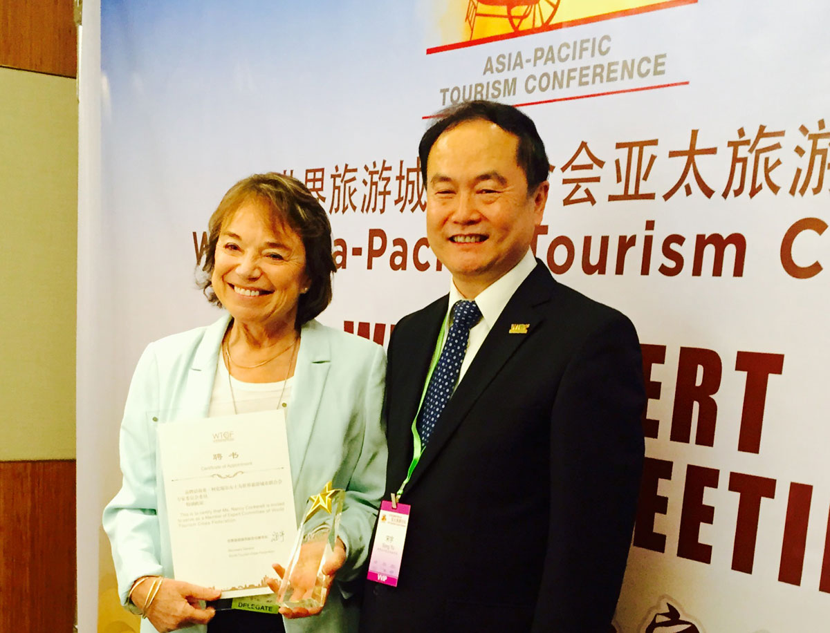 Appointment and Memorial Cup to the Expert of WTCF Expert Committee