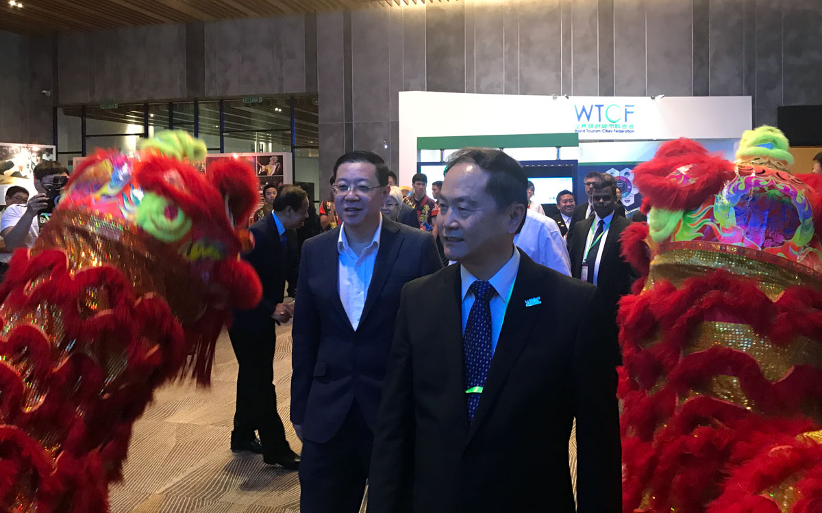 Mr.Song Yu and Guests Visit the Tourism Expo