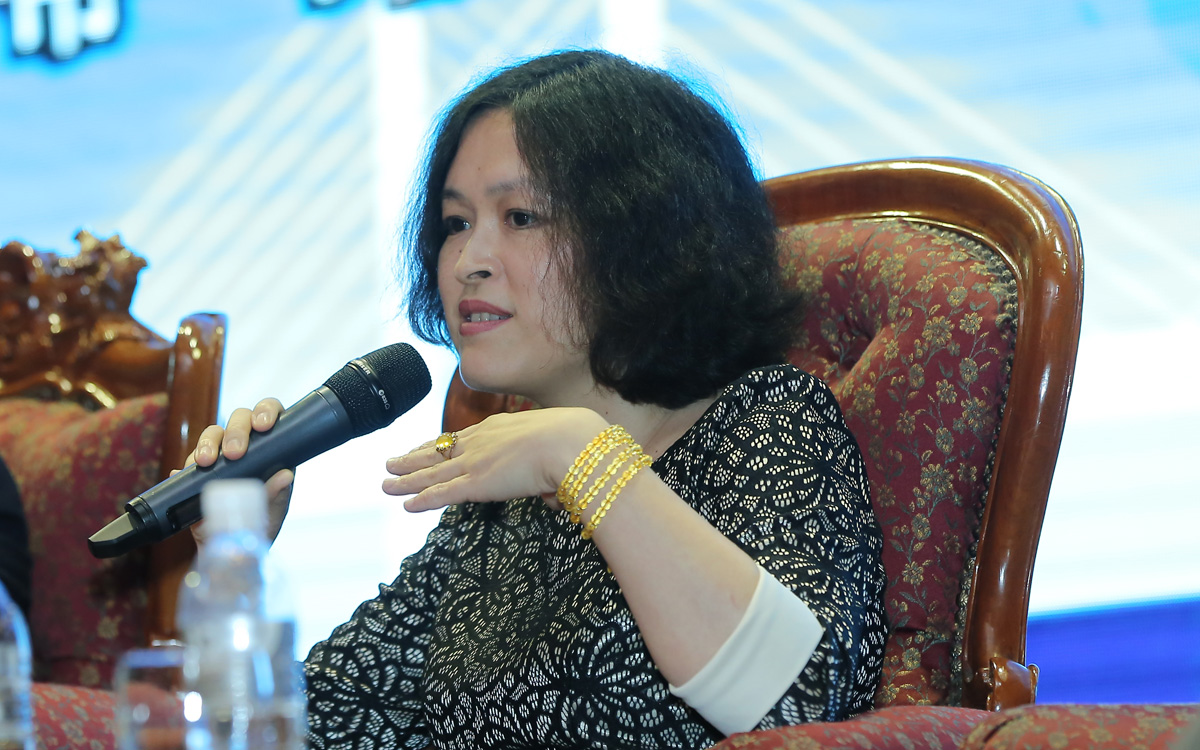 Ms. He Qing, Vice President and Senior Editor of CRI Online, Speaking at the Panel Discussion Part 3
