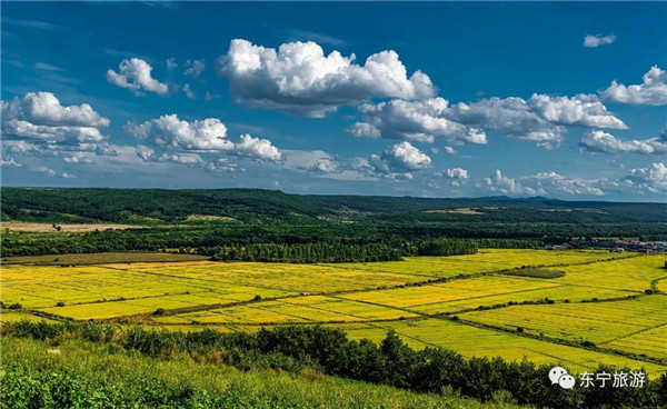 Autumn season in Dongning, colorful autumn scenery