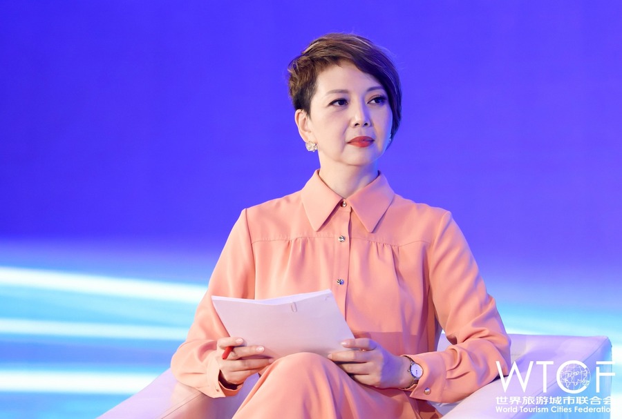 Tian Wei, CCTV-CGTN Host, moderates the session of 