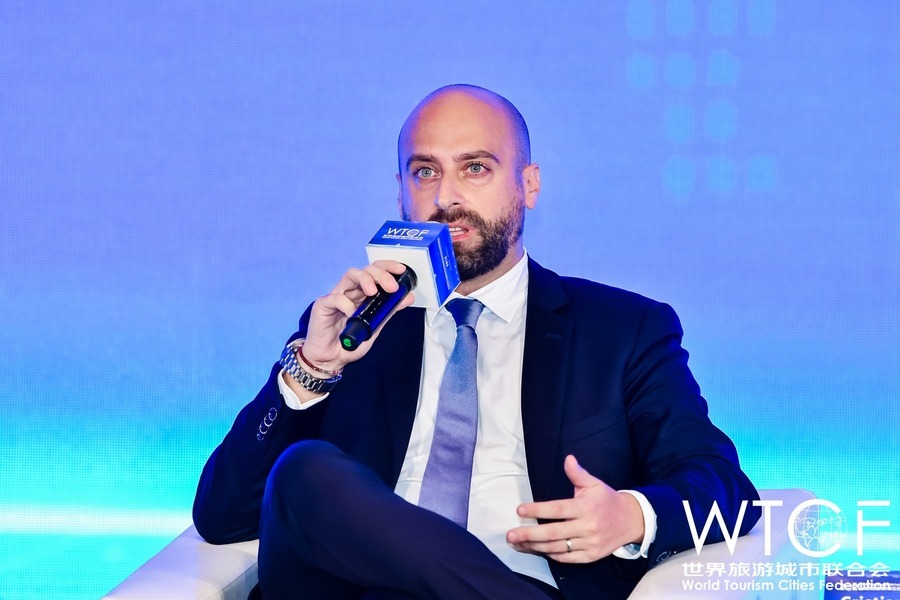 Mr. Cristiano Varotti, Chief Representative of Italian National Tourist Board Shanghai Office speaks at the session.