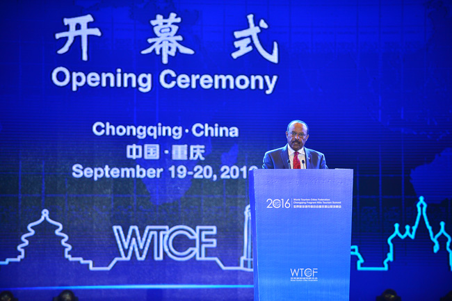 To Launch a New Voyage for the World Tourism Cities: 2016 World Tourism Cities Federation Fragrant Hills Tourism Summit Grandly Opens in Chongqing
