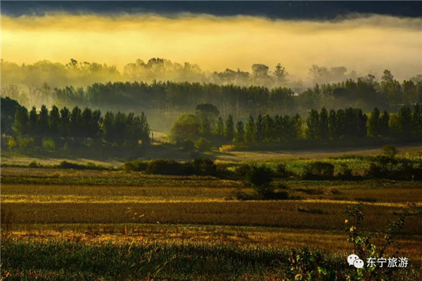 Autumn season in Dongning, colorful autumn scenery