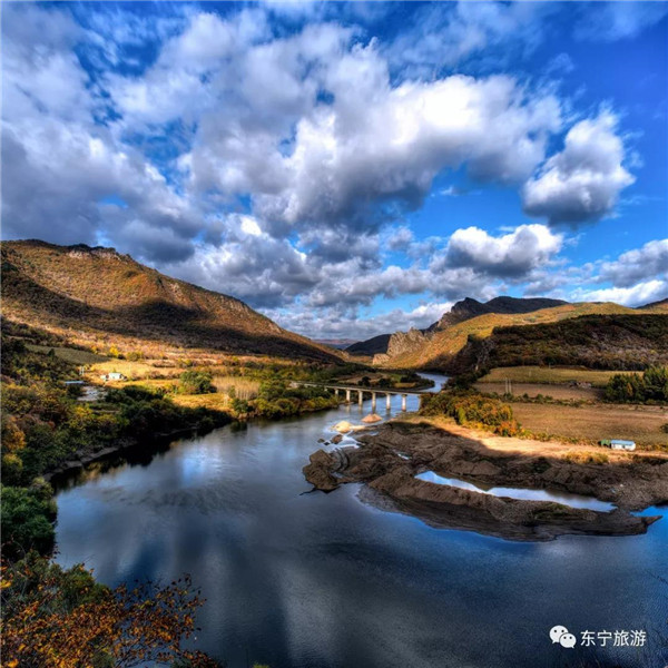 Autumn season in Dongning, colorful autumn scenery
