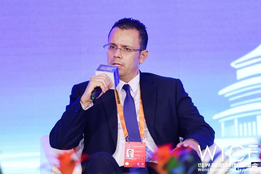 Mr. Anouar Chetoui, Chief Representative of Tunisian National Tourist Office Beijing speaks at the session.