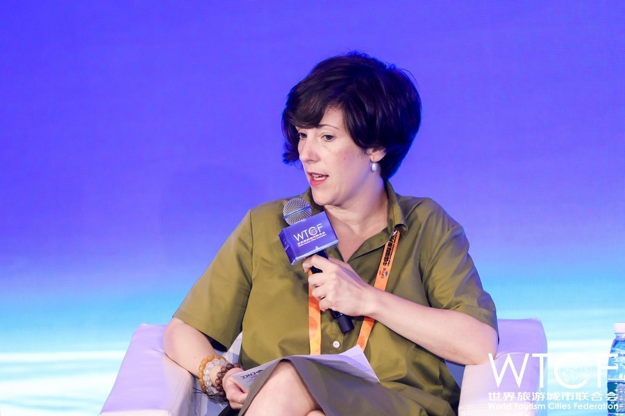 María Llinares, Tourism Counselor of the Embassy of the Kingdom of Spain in China speaks at the session.
